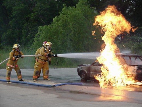 http://www.rokemneedlearts.com/carsindepth/wordpressblog/wp-content/uploads/2011/11/car-fire-2-JPEG-500x375.jpg