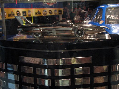 800px-2008_Daytona_500_Trophy
