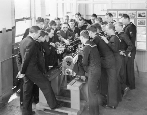 "Packard Engine College" training Navy personnel in 1941